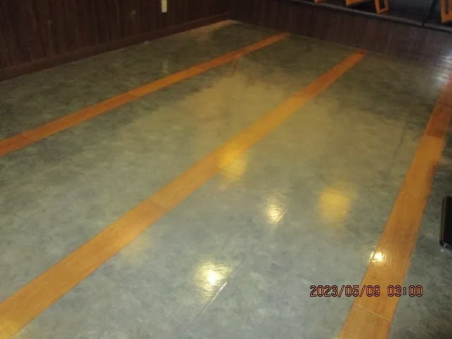 【名古屋】飲食店の床の洗浄とワックス仕上げを行いました！